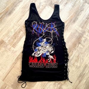 Fashion nova T-shirt dress with laced sides 🦖 like new condition. Graphic front